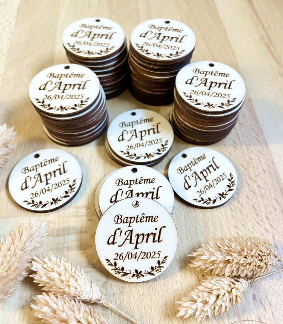 Étiquette bois Couronne fleurie personnalisée