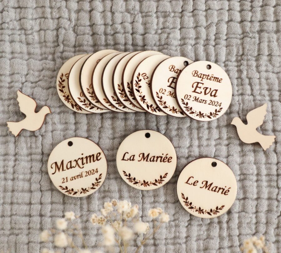 Étiquette bois Couronne fleurie personnalisée