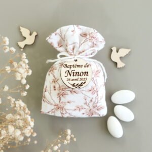 Pochon dragées fleuri vieux rose fond blanc