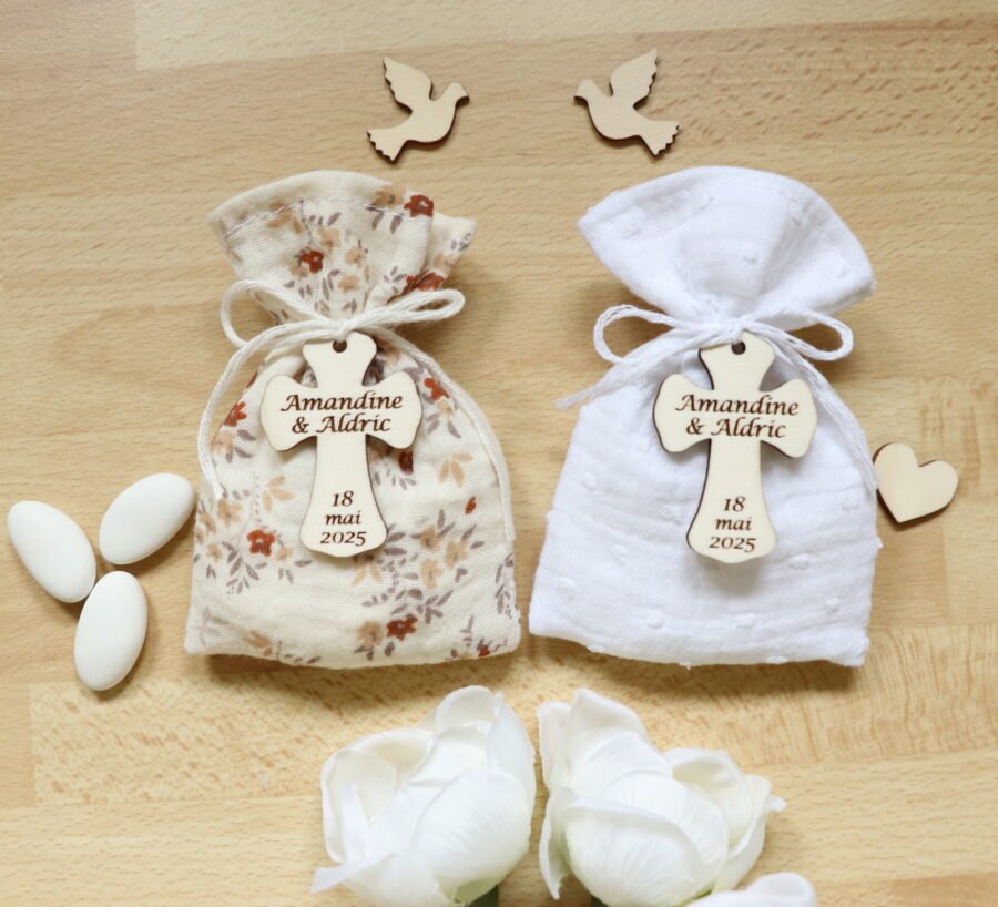 Pochons dragées plumetis blanc et beige terracotta