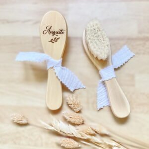 Brosse bébé en bois gravée