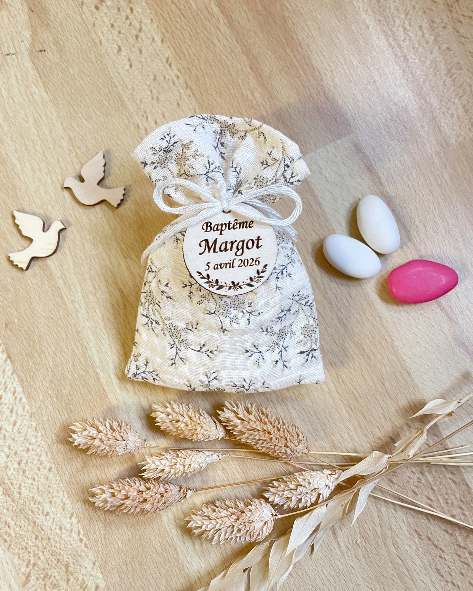 Pochons dragées double gaze fleuri beige Baptême Margot
