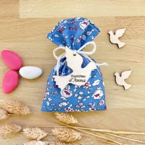 pochon dragées fleuri fraise bleu