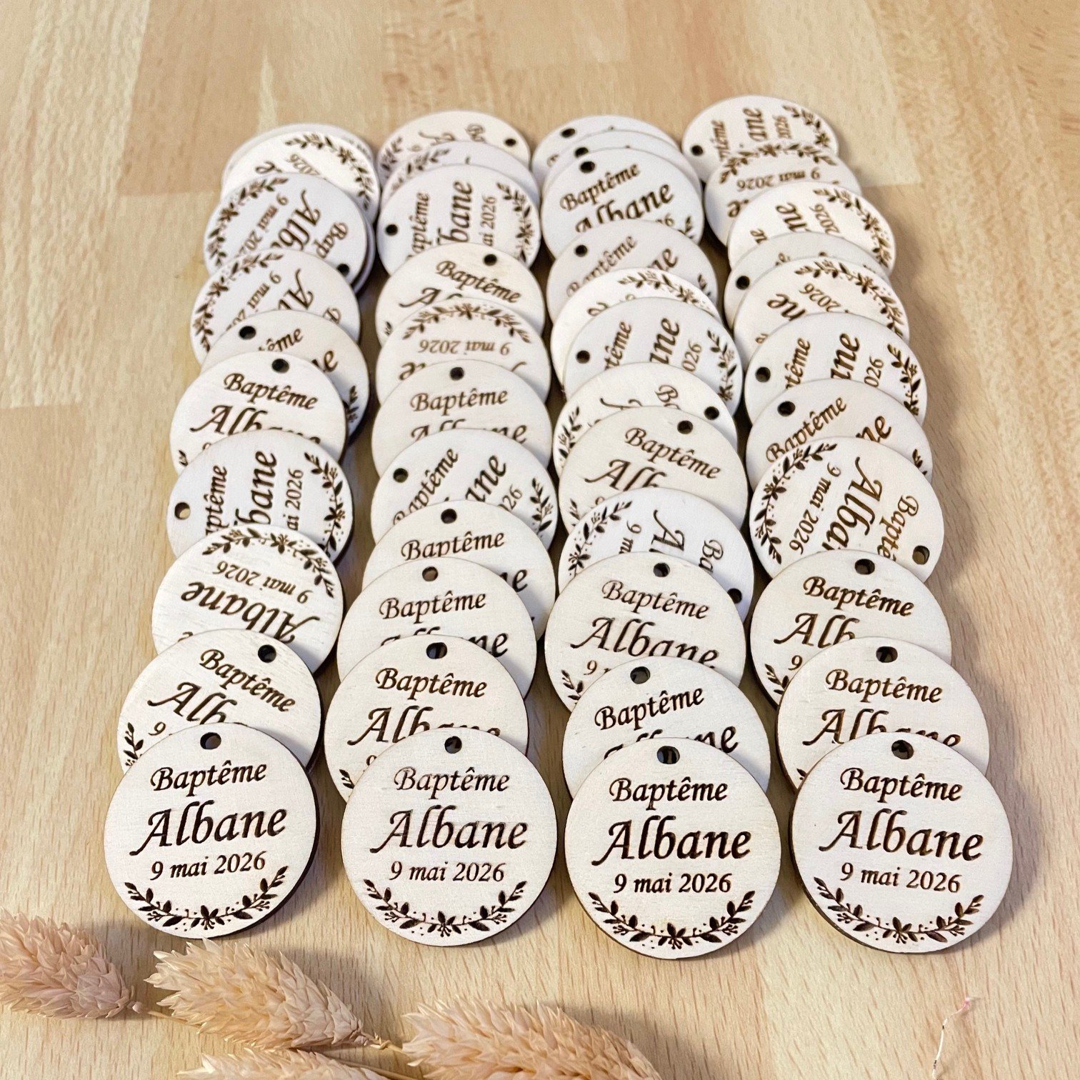 Etiquette en bois couronne fleurie Albane